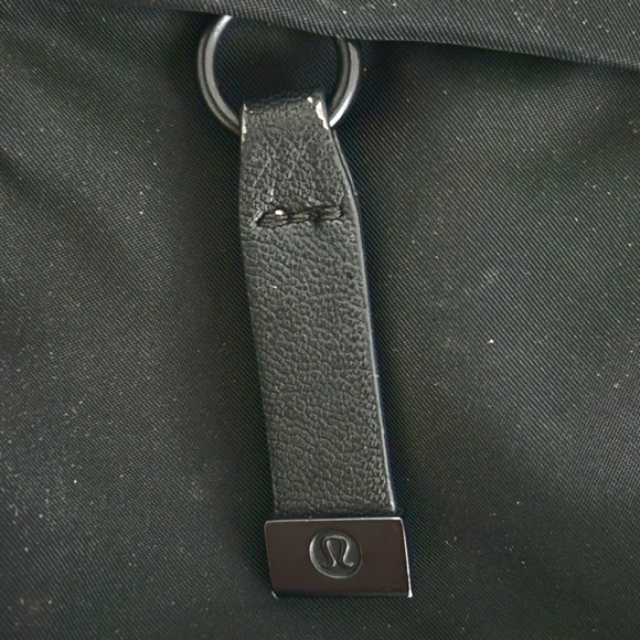 Lululemon On The Beat Belt Bag Black Shoulder Cross Body Waist 3-Pockets - Picture 3 of 8